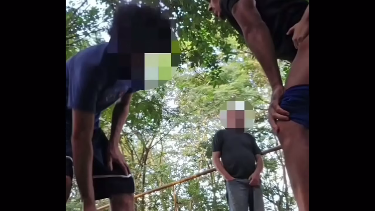 OFERECI MEU CUZINHO PRO NEG&Atilde_O DE 24 CM COMER NO MATOO