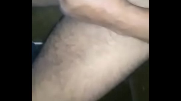 Download Video - Assistir de perto meu amigo bater uma punheta ate gozar&period;