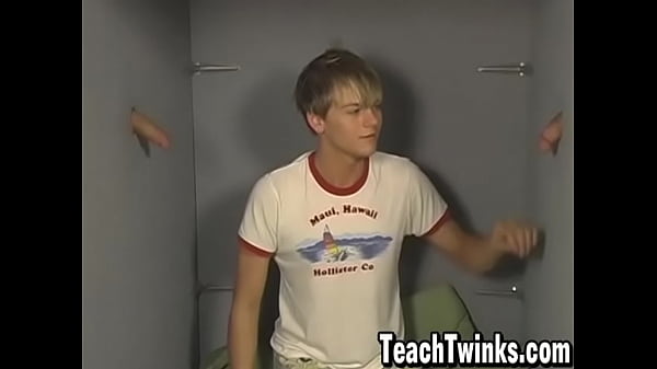 Fraternity newcomer Dillon Samuels sucks dicks ...