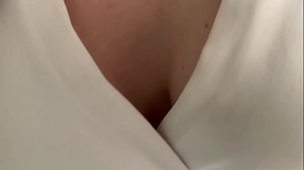 Je le suce et il me baise dans son bureau La vid&eacute;o enti&egrave;re pour mes fans