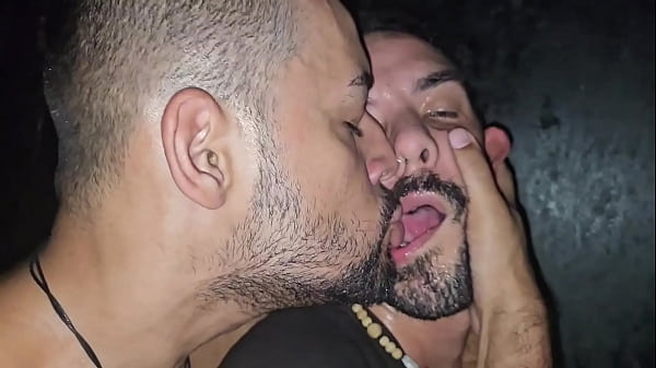 Surubas gostosa entre amigos rolou ate trenzinh...