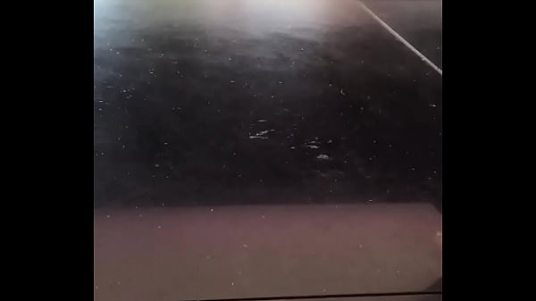 Mi jefa enseña su tanga