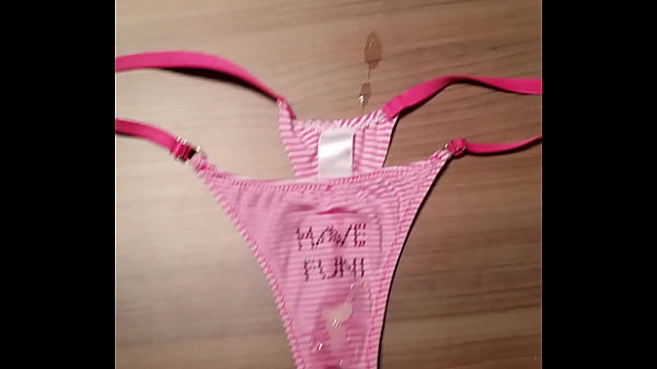 Download Video - Acabando en las pantys de una usuaria de Xvideo Cum in an xvideo's girl's pantys