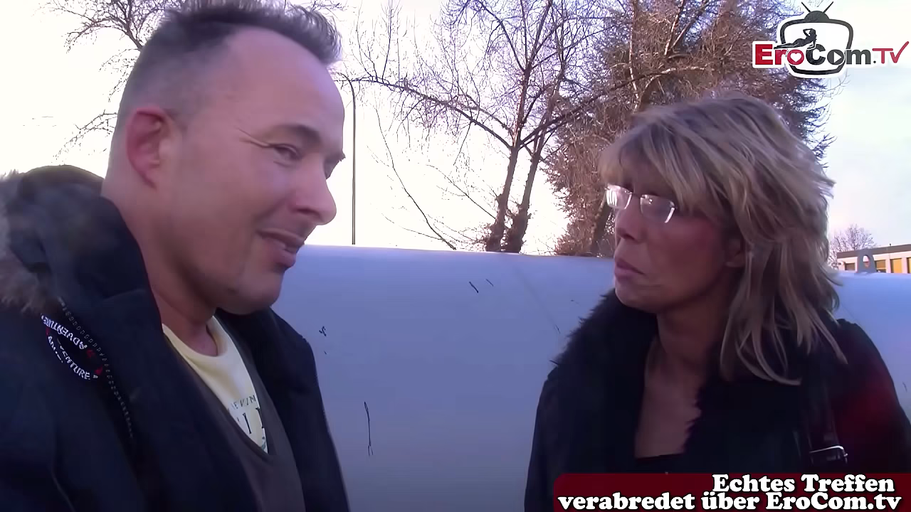 Deutsche reife d&uuml_nne Hausfrau auf der Stra&szlig_e zum Sex &uuml_berredet