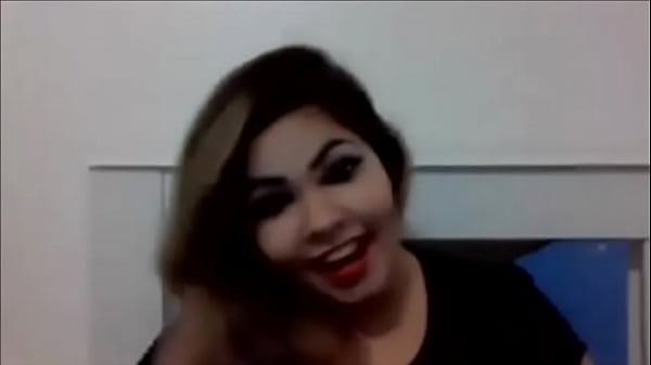 Luna Schmitzse masturbando