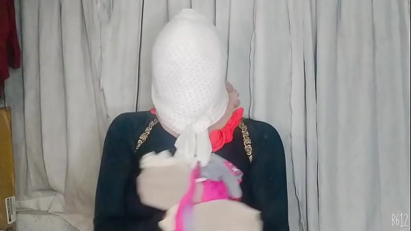 Hijab girl Self bondage 75 sec