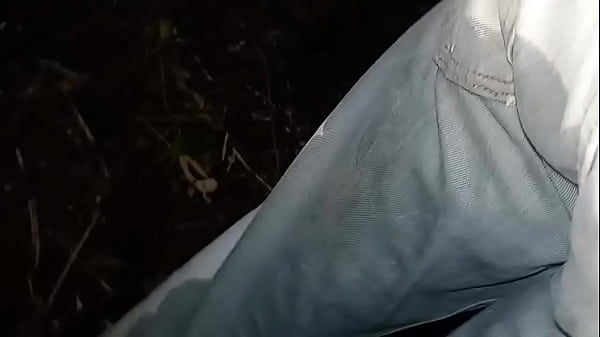 Pa&ntilde;al orinado con pantalones jeans y m&uacute;ltiples orgasmos