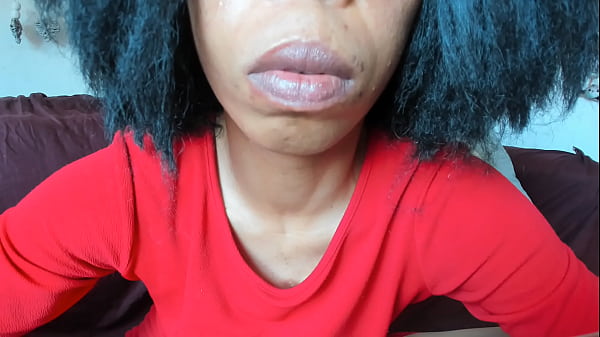 Big-ass Ebony spreads way too close to cam, exposing everything