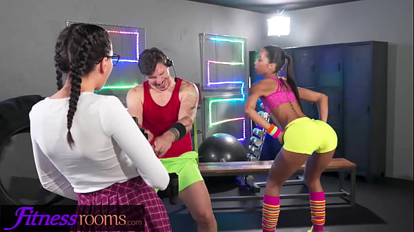 Fitness Rooms Lia Min gym threesome with personal trainer
