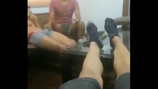 Download Video - A amigo le hacen un oral&period;