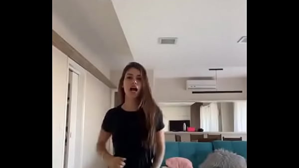 Download Video - ana putana dan&ccedil;ando b dia