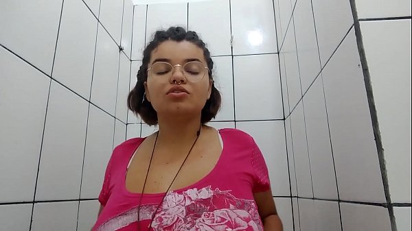 Download Video - Verificando a minha continha no xvideos - Tirando a roupa e escrevendo o nome do xvideos