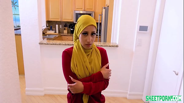 Arabic Babe Kira Perez Hires Personal Trainer