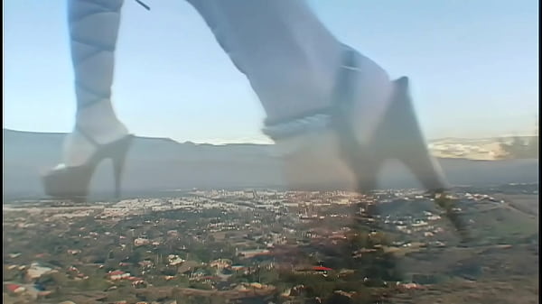 Sexy Whores Joslyn James & Jenny Hendrix In "2 Sluts & 1 Dildo"!