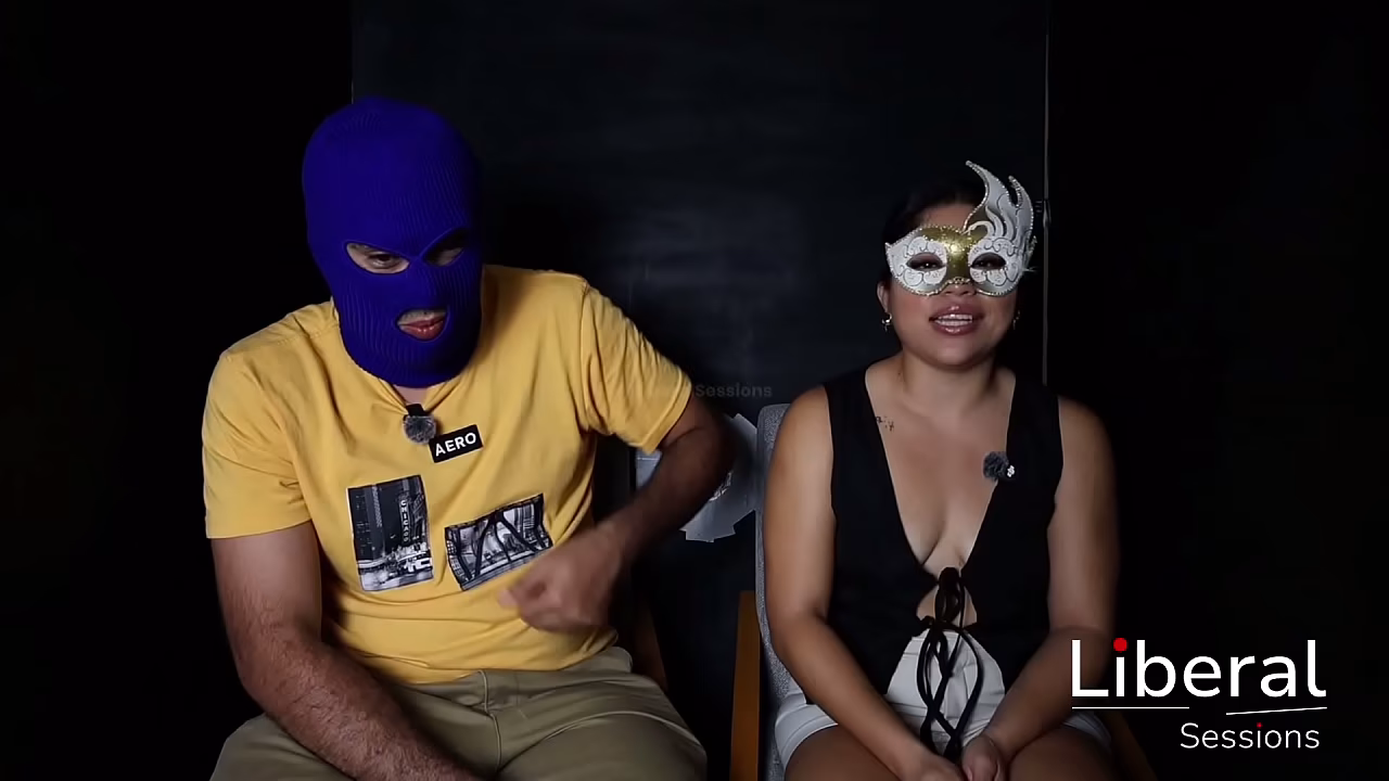 Entrevista a pareja real swinger, hotwife conoce glory hole