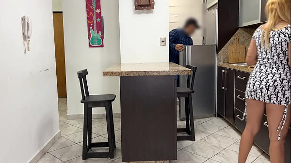 Download Video - Mi Esposo Trae a su Mejor Amigo a Nuestra Casa Para Que me Folle Al Lado de el y el se Hace El que No Sabe pero nos Graba Mientras Tanto para Despues Masturbarse