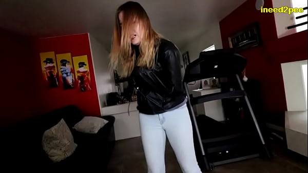 Desperate to pee Vika vs Straitjacket