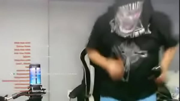 Gordo filha da puta dançando ei psiu no cio igual cachorro