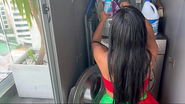 Stepdaughter gets fucked while stuck in the washing machine