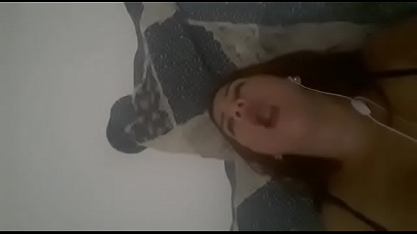 Laura se masturba