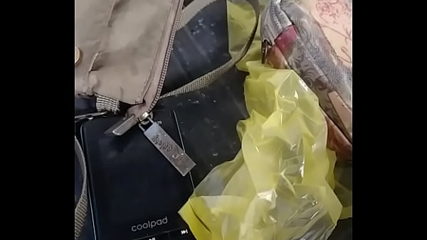 Quay lén 2 chị em người Việt