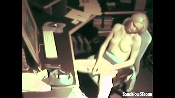 Solo spy cam slut masturbates