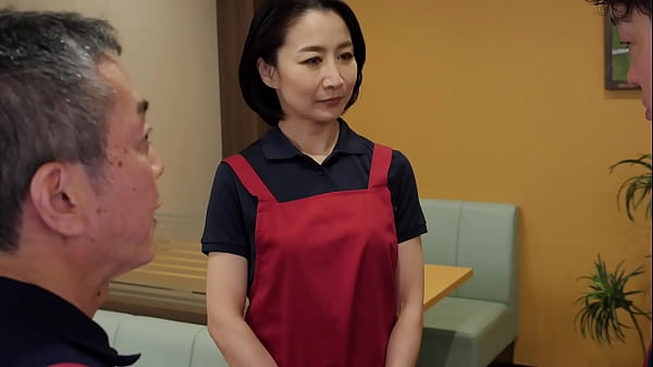 Creampie sex with a part-time wife with a strong libido who wants sperm of a young man and works at a family restaurant Reiko Seo