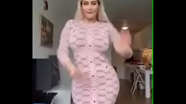 ダンス後のニック・ファシェイク