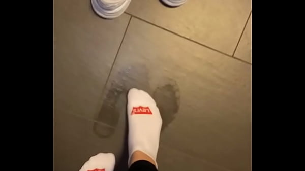 Mes Pieds Beaux Mais Puants