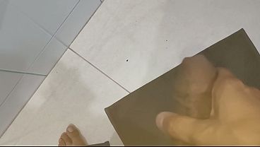 Punheta bem gostosa do corno