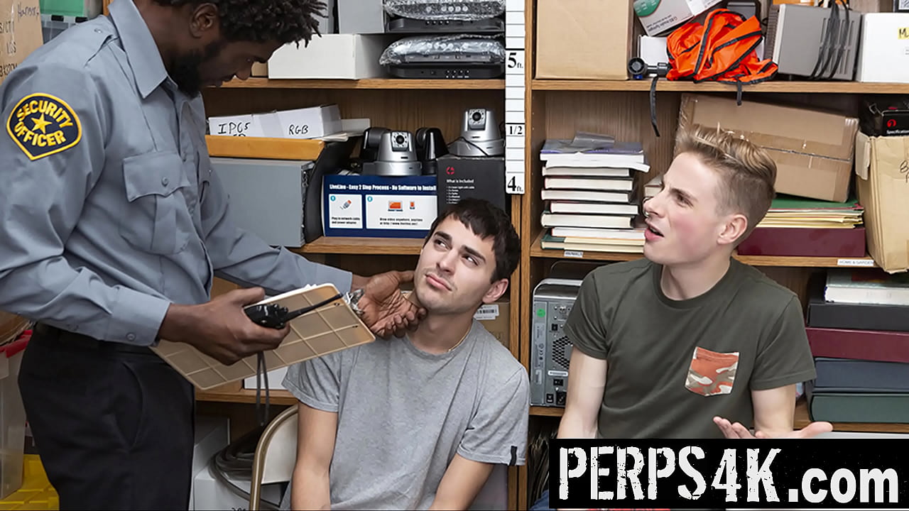 El ladrón de tiendas acepta los términos del oficial del centro comercial - Perps4k
                     anal hardcore blowjob cop muscle caught twink boy straight bareback police macho big cock thief blackmail officer shoplifter shoplifting young perps muchos negros
