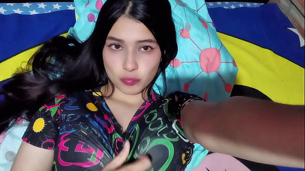 ACTRIZ PORNO SE MASTURBA EN PÚBLICO