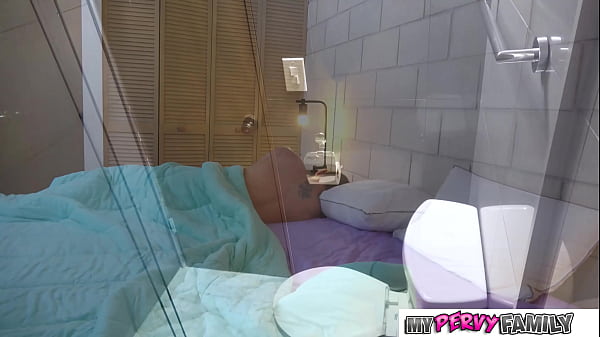 Curious Stepsibilings Decide to Give in and Play With Eachother - MyPervyFamily -