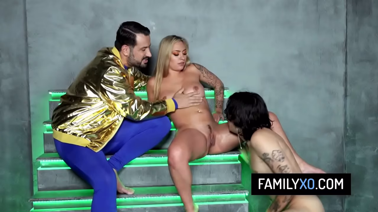 Fallout cosplay stepfamily threesome - Gypsy Rose