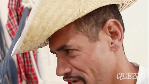 Fodendo no alojamento na roça!