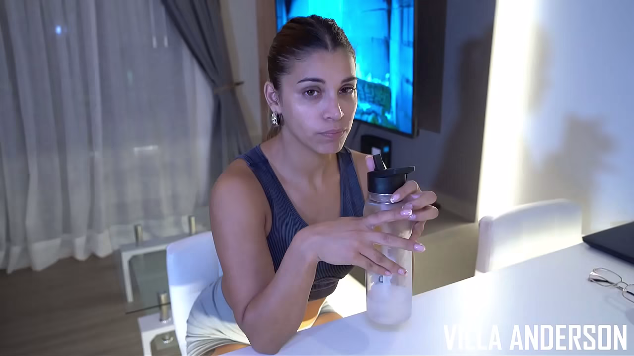 NEIGHBOR WITHOUT WATER | SHE WANTED TO SHOWER IN MY APARTMENT, AND ENDED UP LEAVING DRIPPING SEMEN