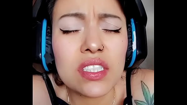 WATCH HOW I TOUCH MYSELF WHILE WATCHING PORN