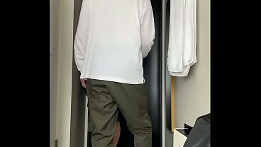 新人OLをホテル部屋に呼び・・・。