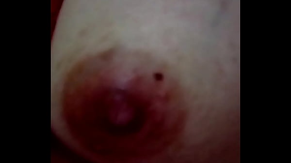 Download Video - Mostrando sus ricos pechos