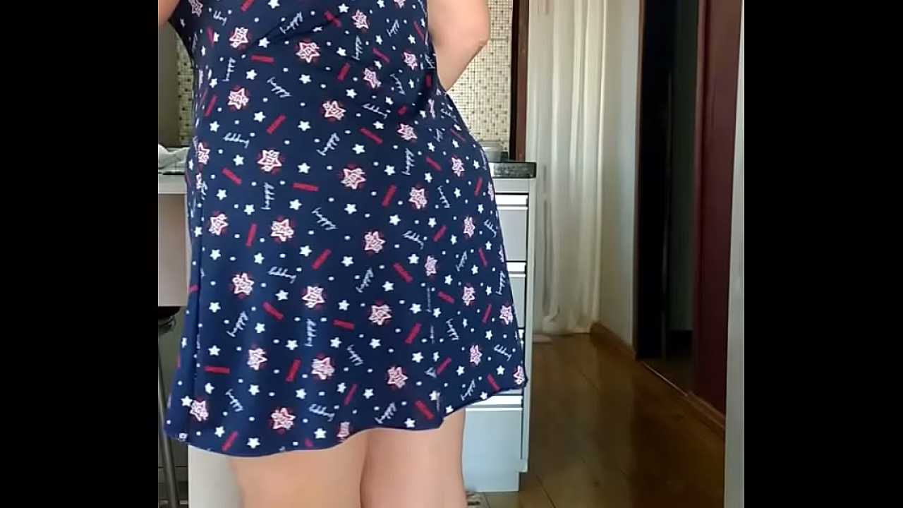 Filmei minha madrasta pela manha de vestido transparente.