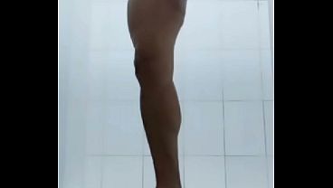 A fiery old PT (Workers' Party) supporter masturbates in the shower for a client on a video call; Grandma Janja, as if losing the elections wasn't enough, decides to make a living with content.