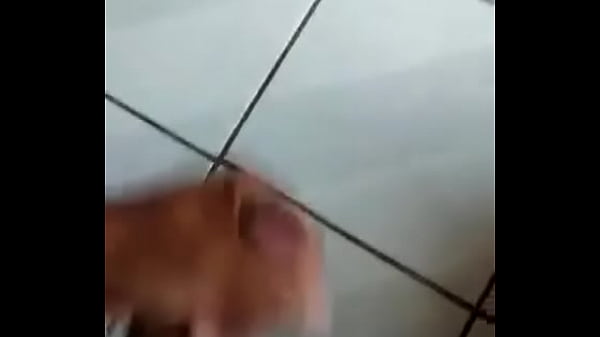 Download Video - uma punhetinha e um copo d'agua n&atilde;o se nega a ningu&eacute;m