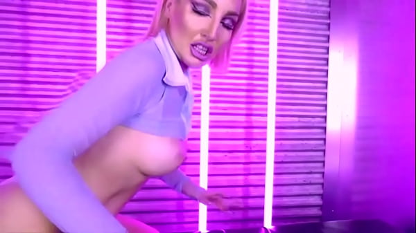 Showing Her Body Off