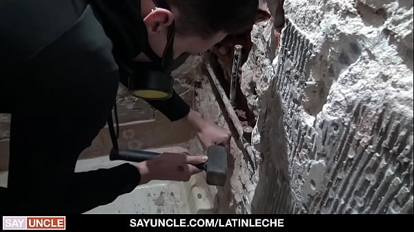 Download Video - Shower Repairman &lpar;Lucas Andrade&rpar; Fucked For Extra Payment - LatinLeche