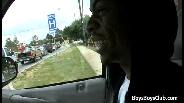BlacksOnBoys - Black Muscular Gay Dude Gucks Wh...