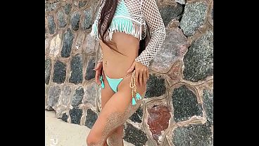 Hottie teasing you and flashin beauty bikini