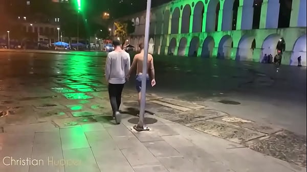 Download Video - Andando na rua pela Lapa conheci ele e levei para casa&period;
