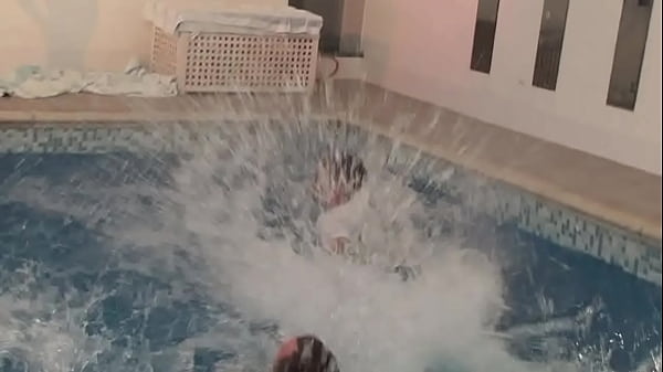 Sexy Blonde Loves Rough Anal Sex on Hot Threesome Fucking