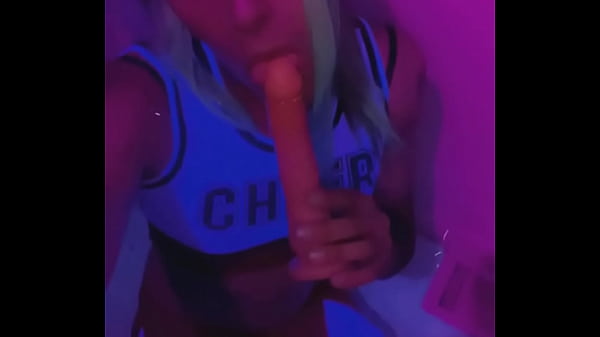 Sexy Cheerleader Wants to Fuck at the Party