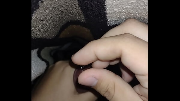 Estimulando el precum de mi verga